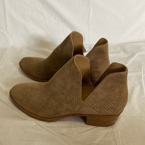 NEW with tags Lucky Brand Bertie beige suede bootie - 9.5